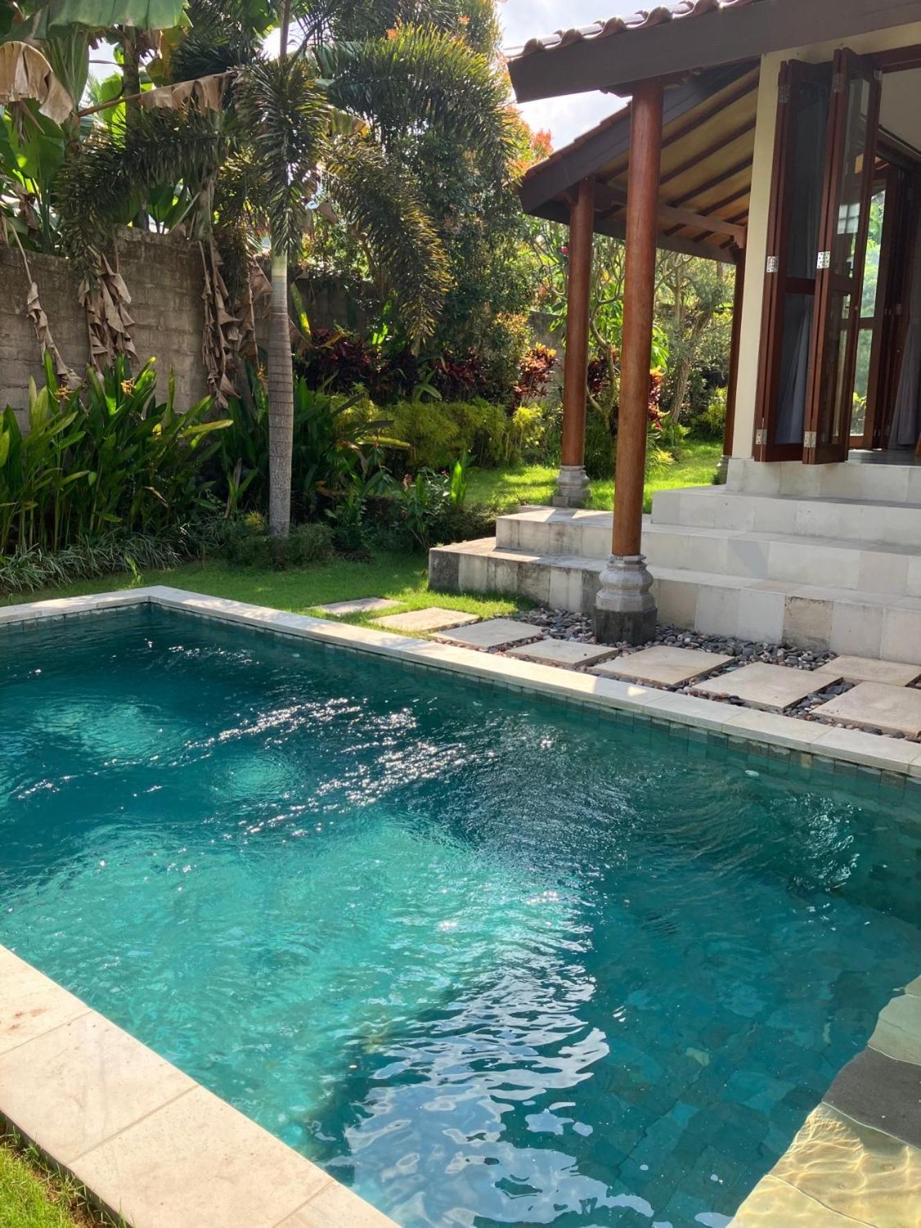 Villa Kelana ซิเดอมัน ภายนอก รูปภาพ