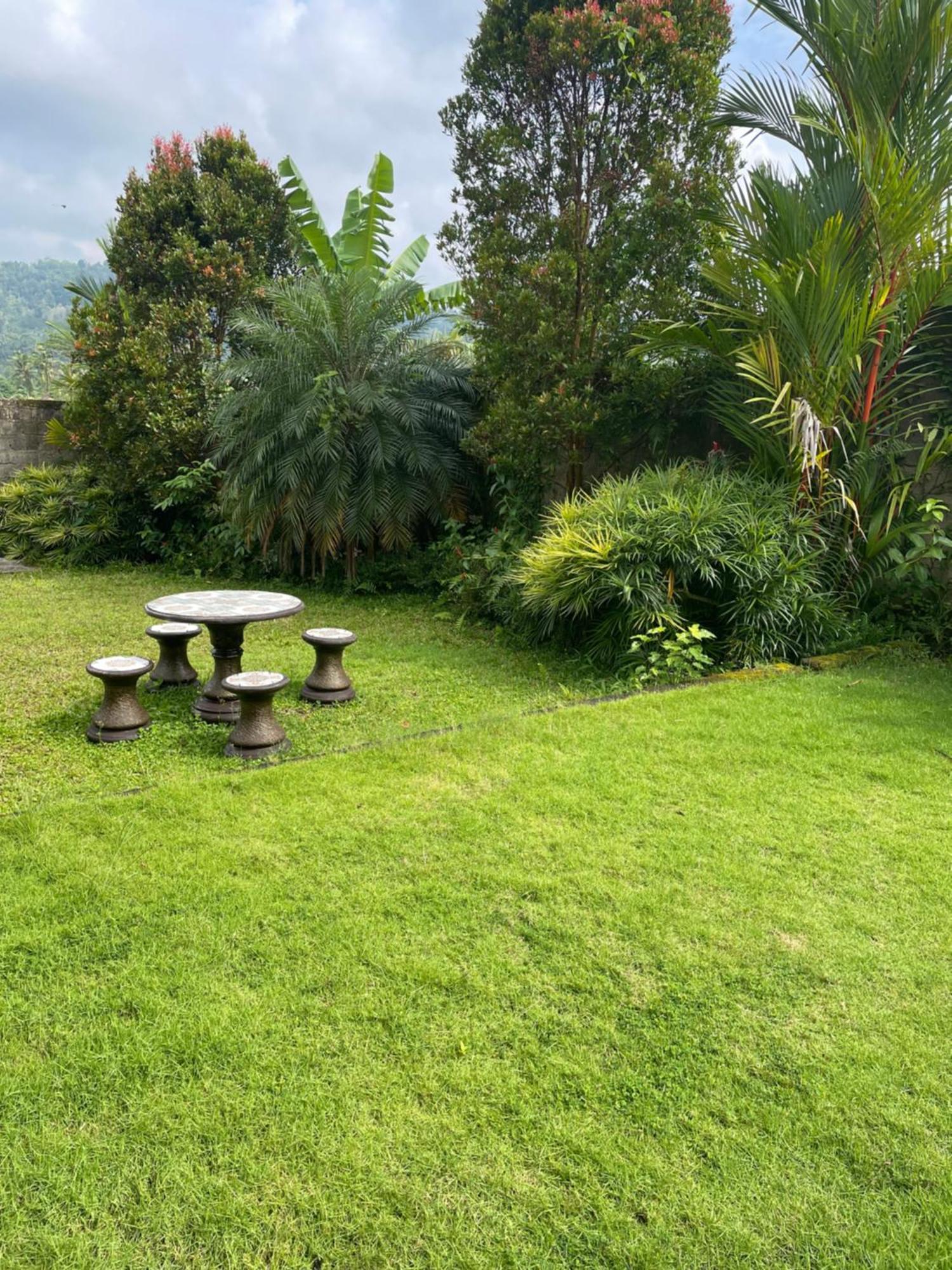 Villa Kelana ซิเดอมัน ภายนอก รูปภาพ